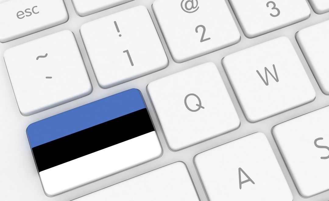 A keyboard displaying one of the keys as the Estonian flag